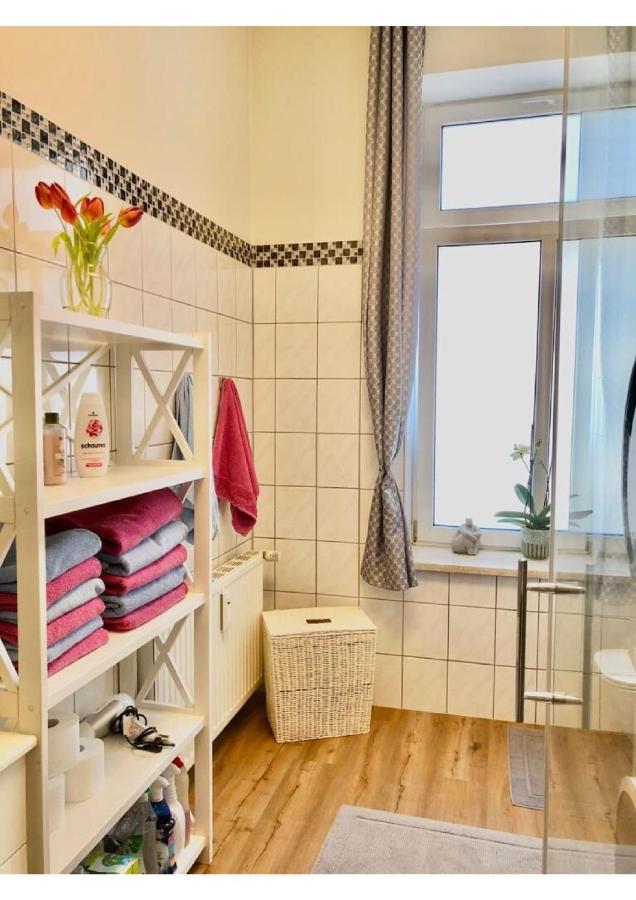 Attraktive Wohnung Mit Balkon Zum Gruenen Hinterhof Schwerin  Eksteriør bilde